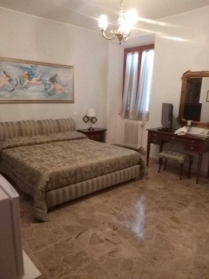 מלון קאסטיגליונה דל לאגו Antica Casa Di Famiglia מראה חיצוני תמונה