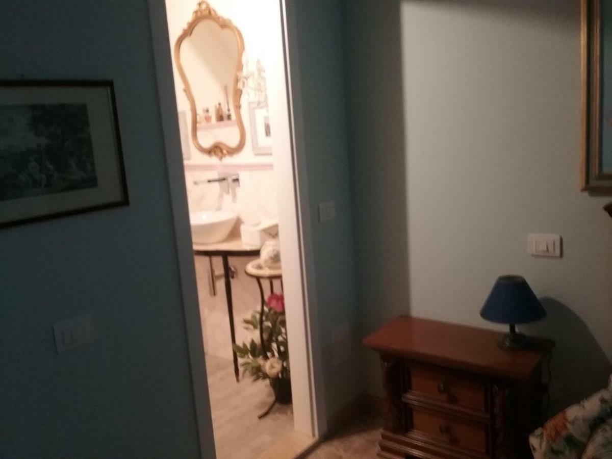מלון קאסטיגליונה דל לאגו Antica Casa Di Famiglia מראה חיצוני תמונה