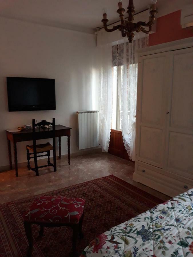 מלון קאסטיגליונה דל לאגו Antica Casa Di Famiglia מראה חיצוני תמונה